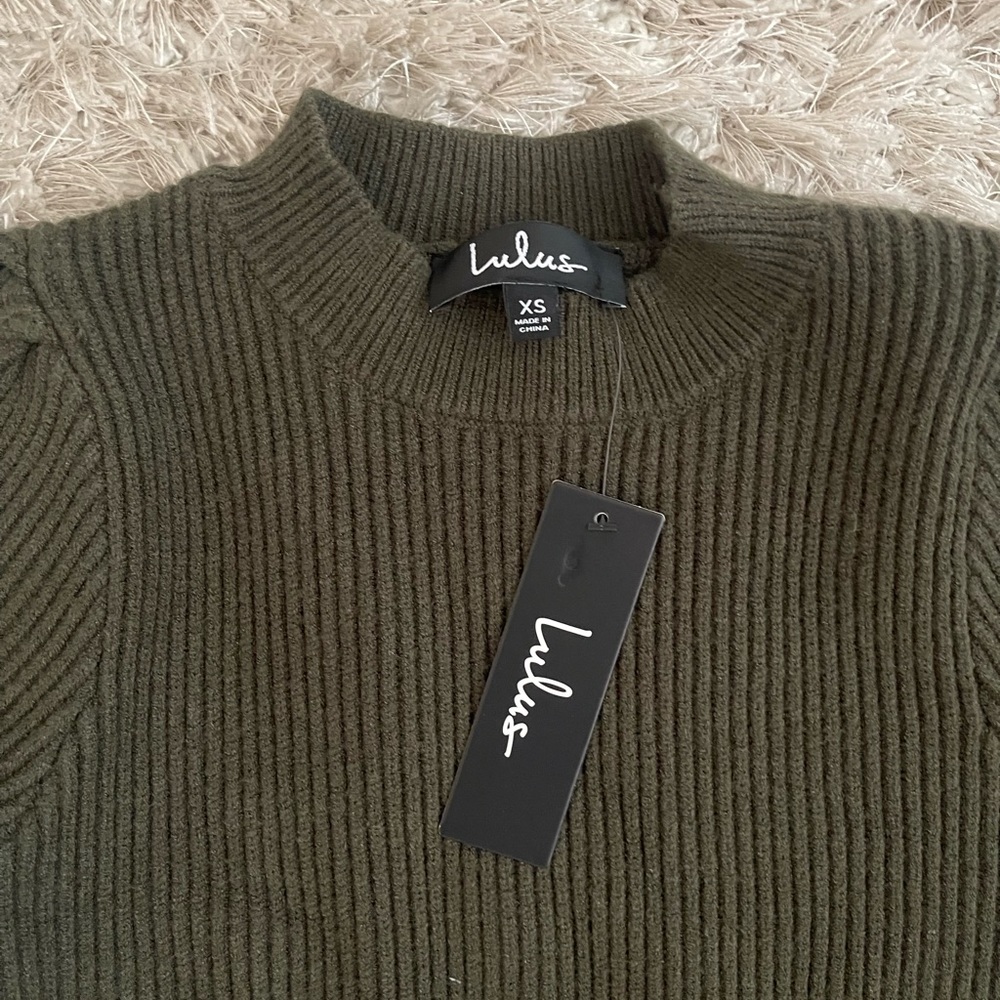 Lulu’s green balloon sleeve sweater dress